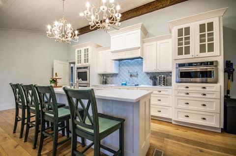 Farm View/Pool/FirePit/PS4/85"TV