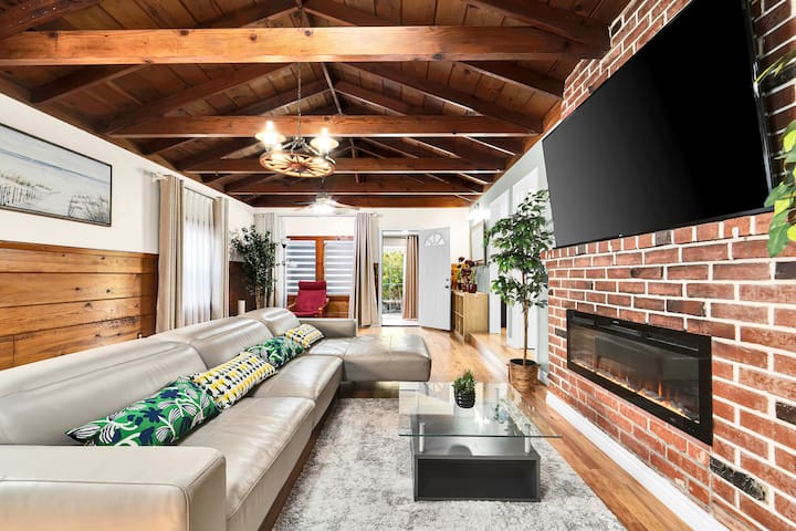 NEW beach house King Bed, 11miles to LAX, 5 br