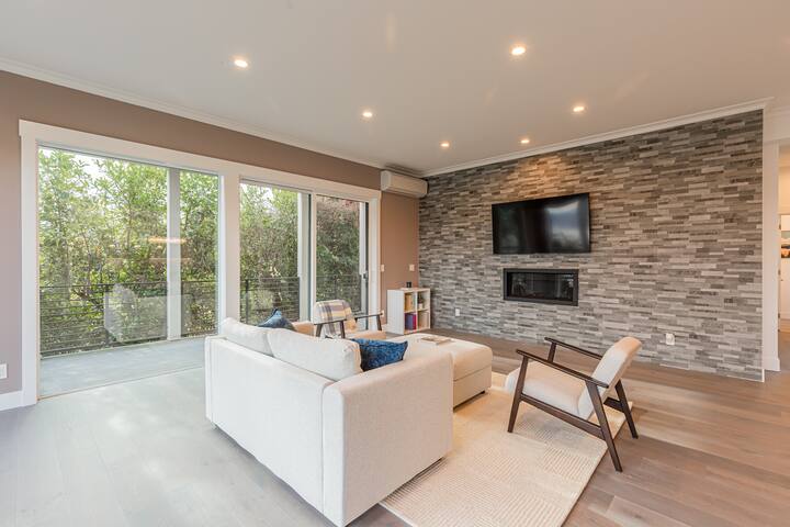 Magnificent Views Luxury House gallery image 5