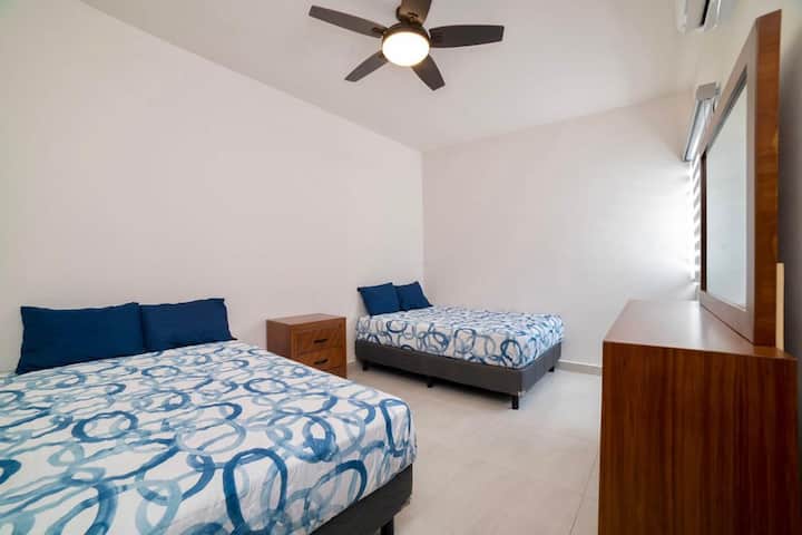 Dve manželské postele a skriňa