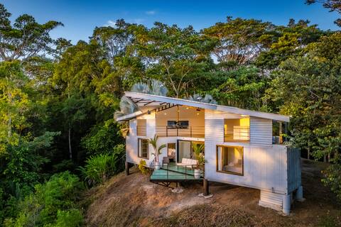 Ave del Paraiso House