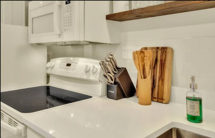 Fully Equipped Studio For Long Or Short Term Stay - Lakeland, FL