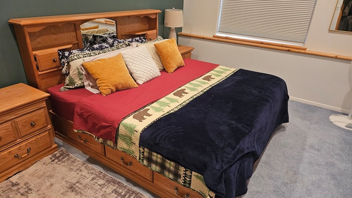 Hot Tub Suite, 2 Bdrms And Twin, No Kids Under 11 - Homer, AK