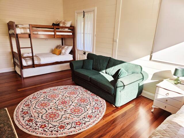 Oaktree Farmhouse gallery image 4