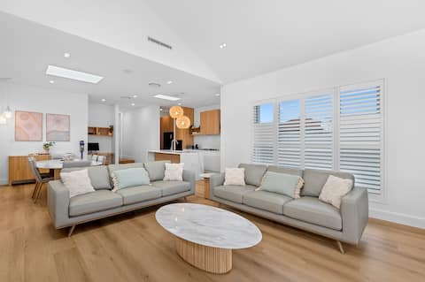 Roll Up @ The Entrance