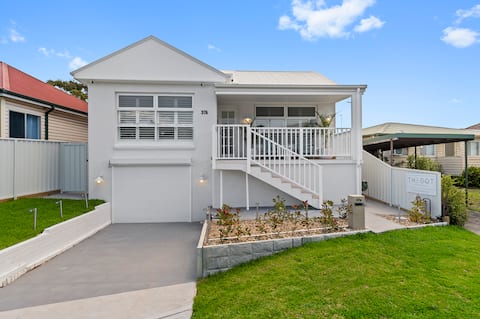 Roll up @ The Entrance | Coastal 3BR Escape