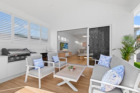 Roll up @ The Entrance | Coastal 3BR Escape