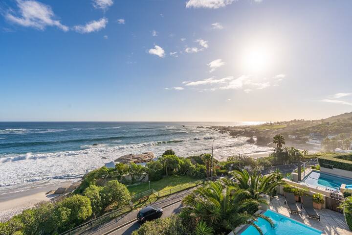 Camps Bay Beach House Sea Views Walk to The Beach gallery image 5