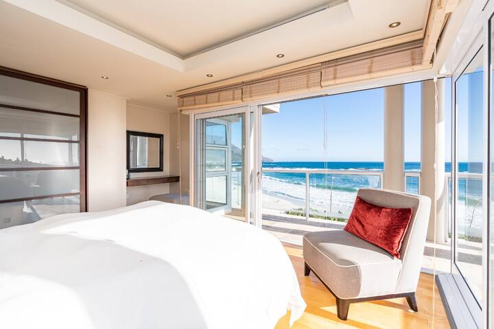 Camps Bay Beach House Sea Views Walk to The Beach gallery image 2