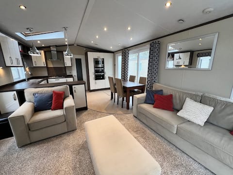 Top performing Airbnb: “Seahorse” Caravan @ Seashore Haven in Caister On Sea