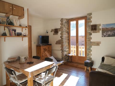 Cozy Queyras apartment