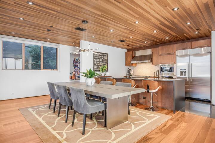 Cedar Loft Villa: Venice Gem with Stunning Views gallery image 4