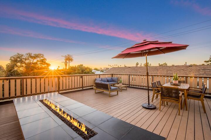 Cedar Loft Villa: Venice Gem with Stunning Views gallery image 5