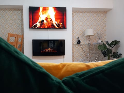 Douglas Apt | Trains Edinb & Glasgow | Parking