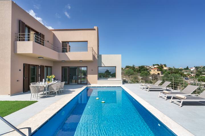 Villa Alya | Heated* pool, luxury & seaviews
