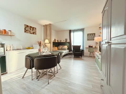 Le Petit Margny • ideal for business & weekend • parking