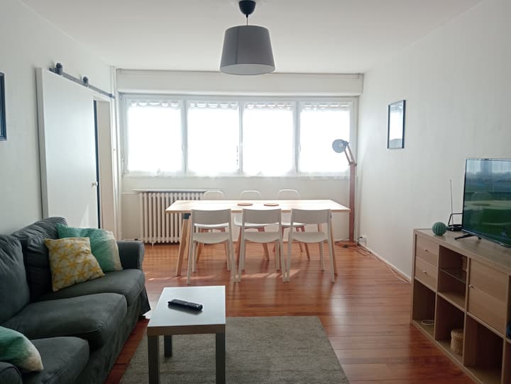 Piso Amplio Con Terraza Y Vista - Argonay