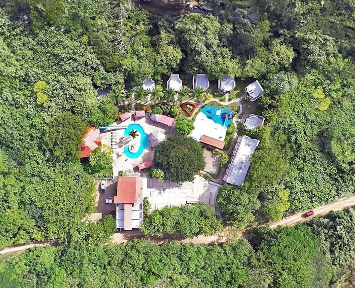Surf Ranch Rivas Chambre queen size pour 2 personnes et plus au surf ranch - Hôtels à ...