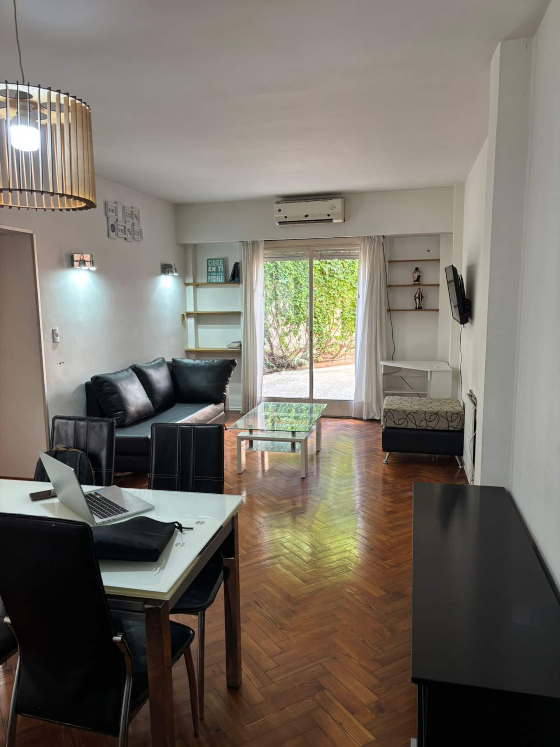 Apartamento com pátio em Martínez