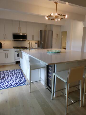 Modern Luxury | Waterfront | Close To Downtown gallery image 5