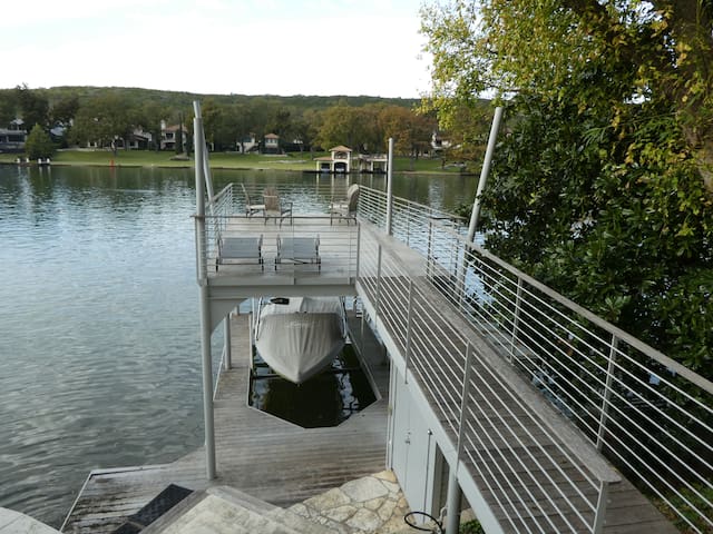 Modern Luxury | Waterfront | Close To Downtown gallery image 3