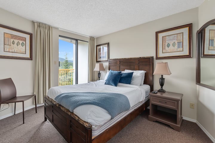 加大双人床卧室，带独立阳台和套内卫生间