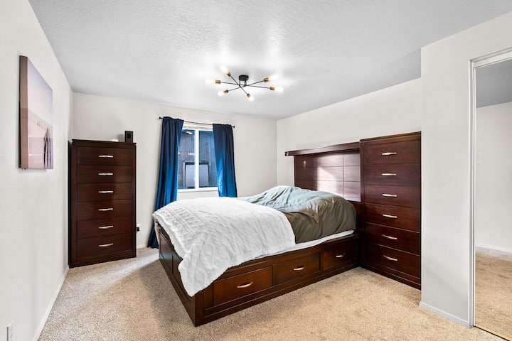 Queen bed with plenty of storage
