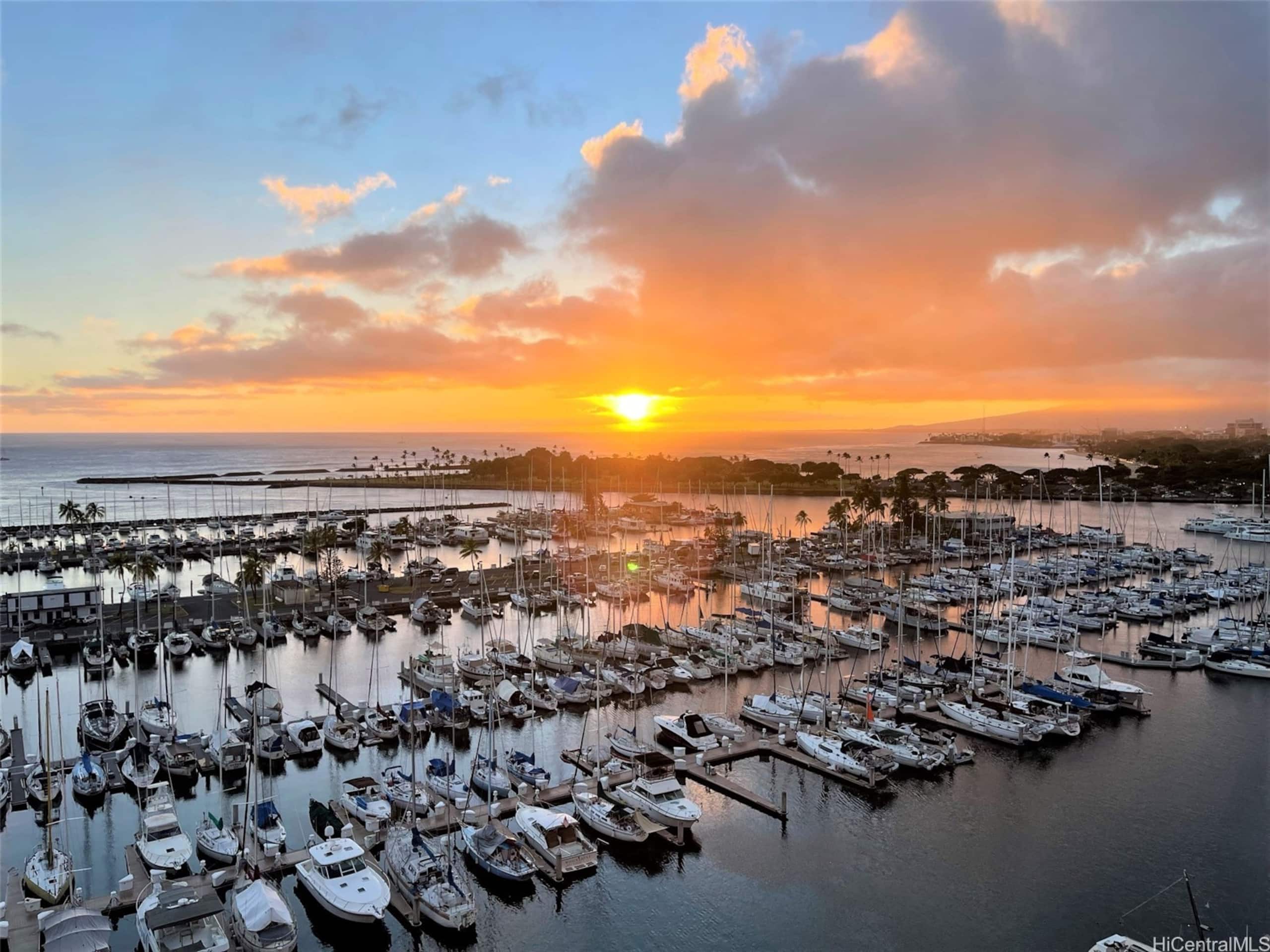*Oceanfront Renovated Getaway in Waikiki - Image 23