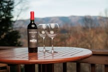 2 Cabins 2 Hot Tubs 6 Beds VIEWS