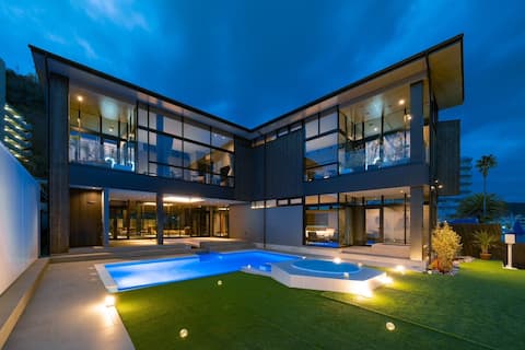 Pool, Sauna, Jacuzzi, BBQ | Sleeps 12 + Boat OK