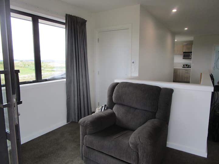 Apartment With Lake, Mountain & Rural Views. - Taupō