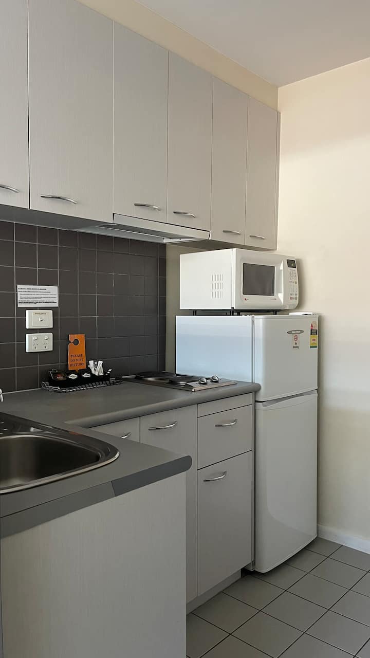 Bright City View Studio For 3 With Pool & Gym - Melbourne