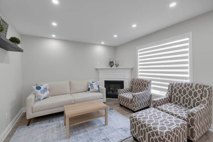 Spacious Modern 6br - Pristinely Clean W Parking - Brampton