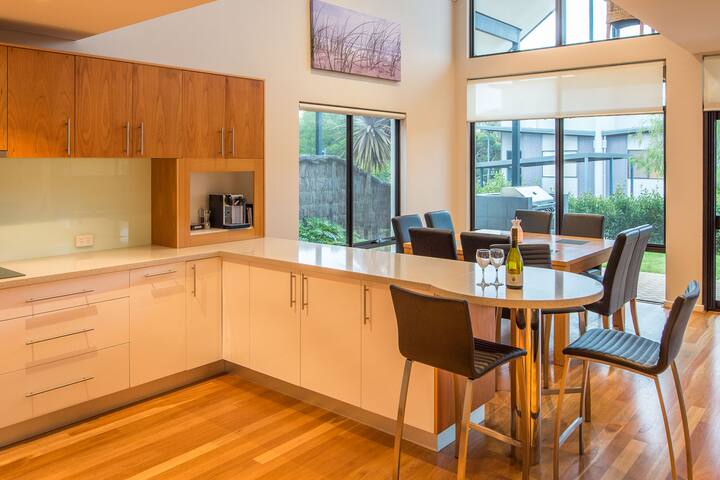 Comfortable Deluxe Resort House gallery image 2