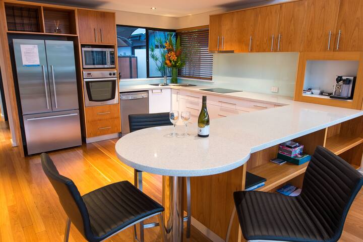 Comfortable Deluxe Resort House gallery image 3