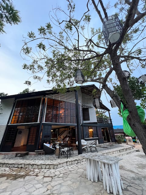 The Buyong Beach House with Pool