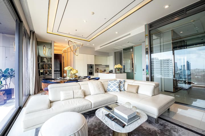 Luxurious Modern 2 Bedroom Unit Sky Pool GYM