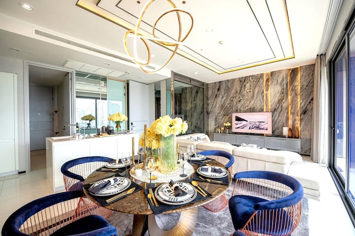 Luxurious Modern 2 Bedroom Unit Sky Pool GYM gallery image 3