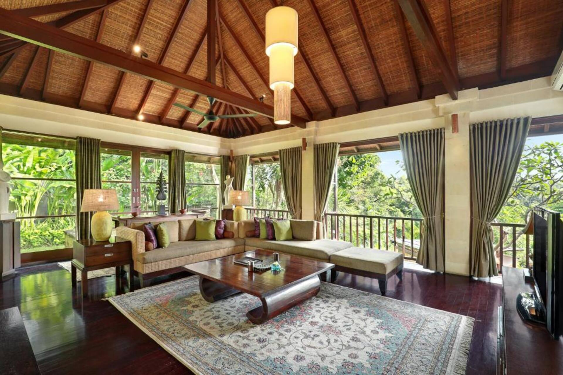 Sunlit Luxe Sanctuary 3 Bedroom Private Villa in Jimbaran 2