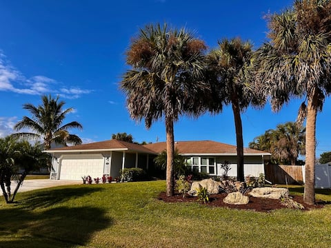 Cozy Spacious Home Pool & Full Tiki Bar