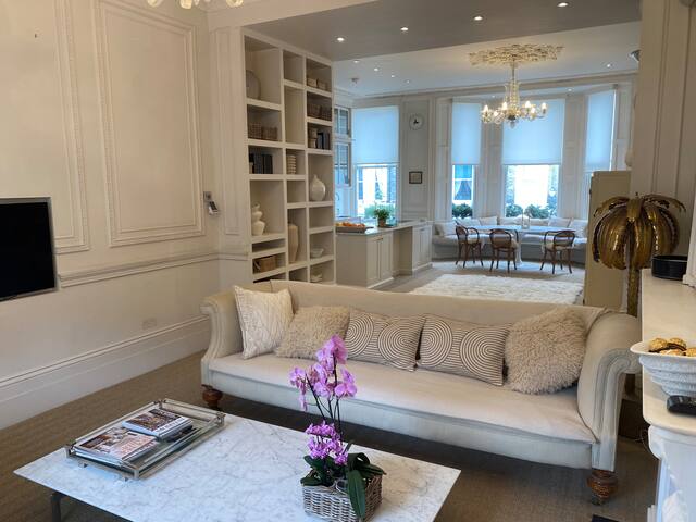 Truly gorgeous Kensington gem gallery image 5