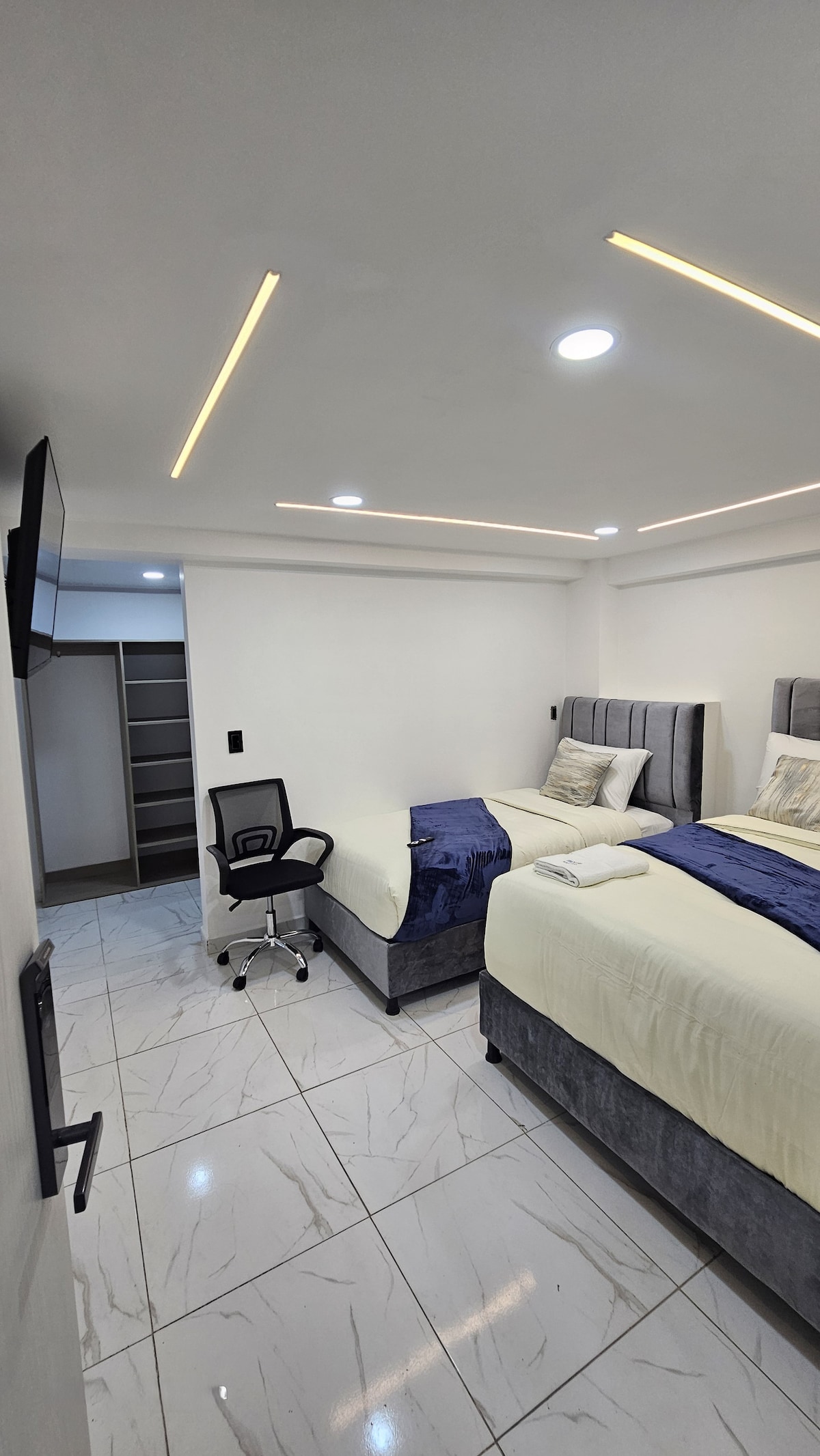 Chambre triple standard - Hôtels à louer à Bogota, Bogota, Colombie ...