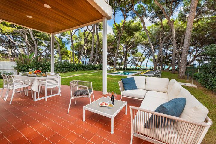 Villamar – Stunning Beachfront Villa with Pool gallery image 5