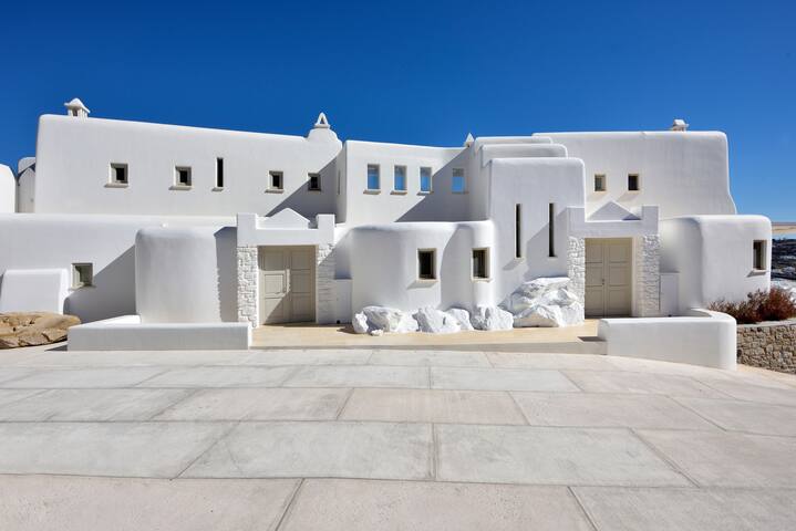 Villa Divine | 10 bedrooms in Ornos | Tennis court gallery image 2