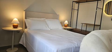 Studio 2. Smells good. New. I issue invoice. Self Check-in