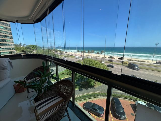 Belíssimo 2 Qtos Frente Mar