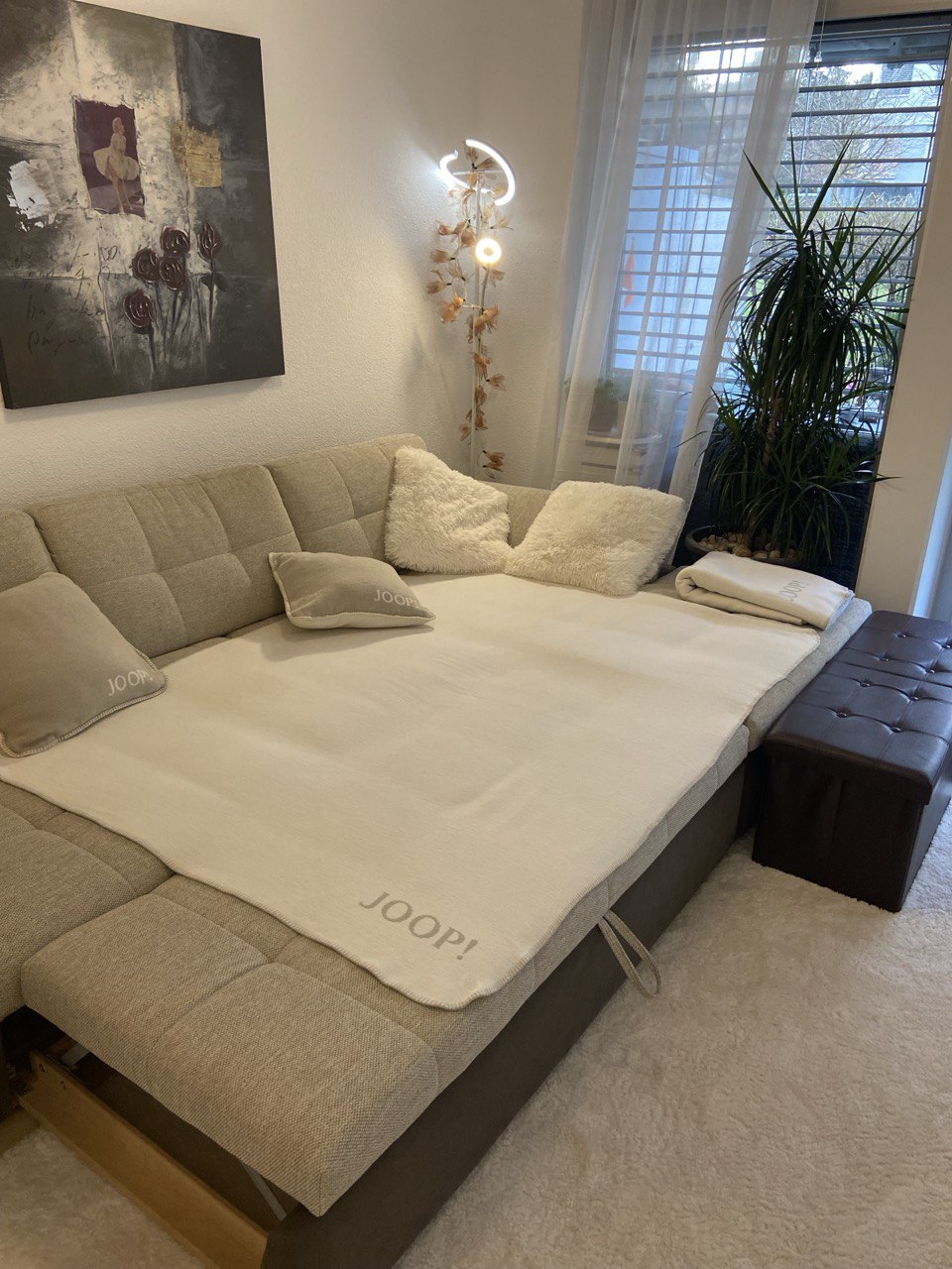 Popular Airbnb listing: Cozy apartment: nature & city with parking in Affoltern