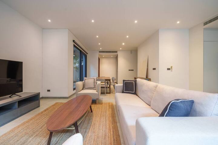 Monochrome Designer Pool Villa gallery image 4