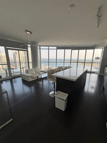 1900sf lake view condo sleeps 12.