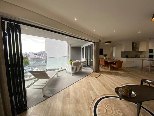 Lux 3BR Apt w/ City&Ocean Views